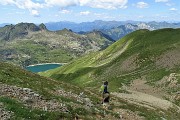 65 Ci abbassiamo verso il Passo di Valsanguigno-Nord